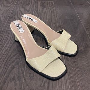 Zara cream white patent sandal size 38